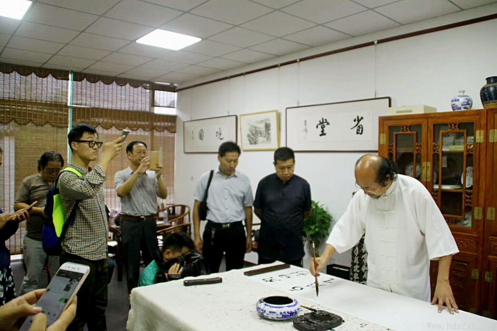 “劲风朗怀-李琦书画展”新闻发布会在八马茶行举行