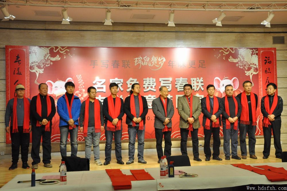 手写春联,年味更浓-邯郸书协开展“名家免费写春联、吉祥如意送回家”大型公益活动