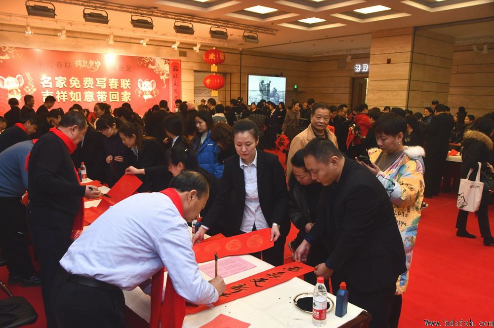 手写春联,年味更浓-邯郸书协开展“名家免费写春联、吉祥如意送回家”大型公益活动