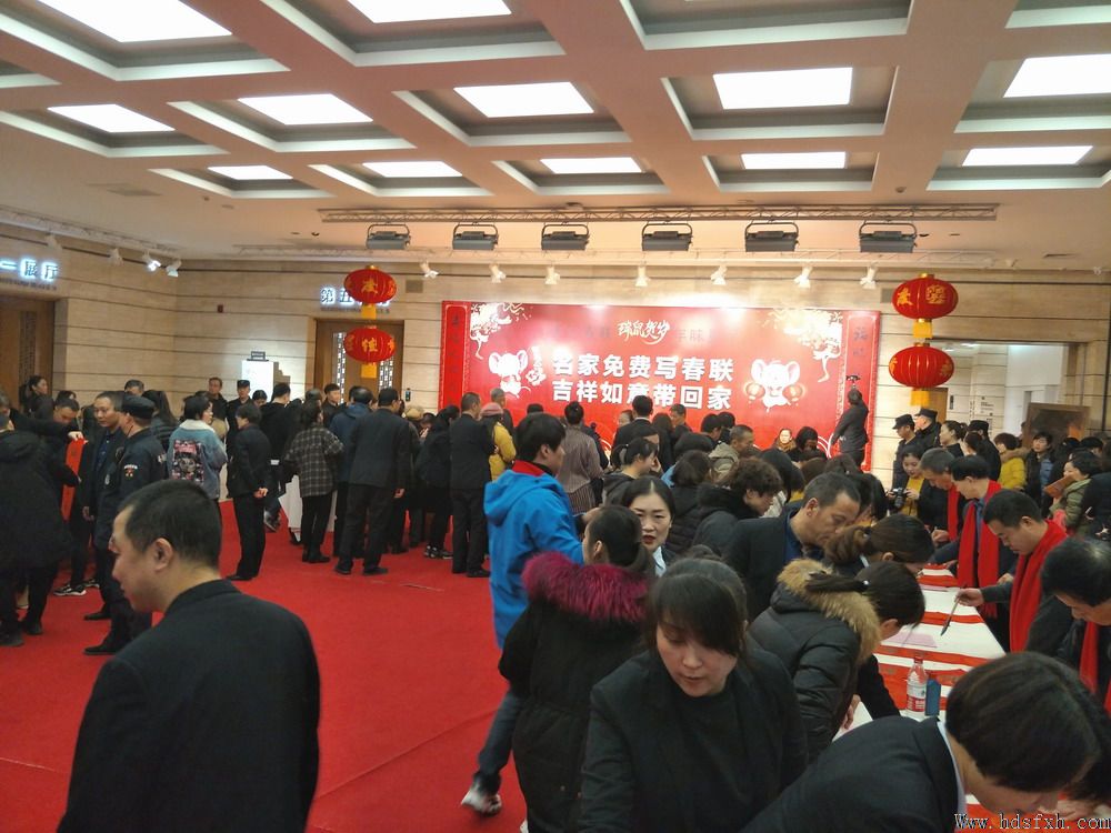 手写春联,年味更浓-邯郸书协开展“名家免费写春联、吉祥如意送回家”大型公益活动