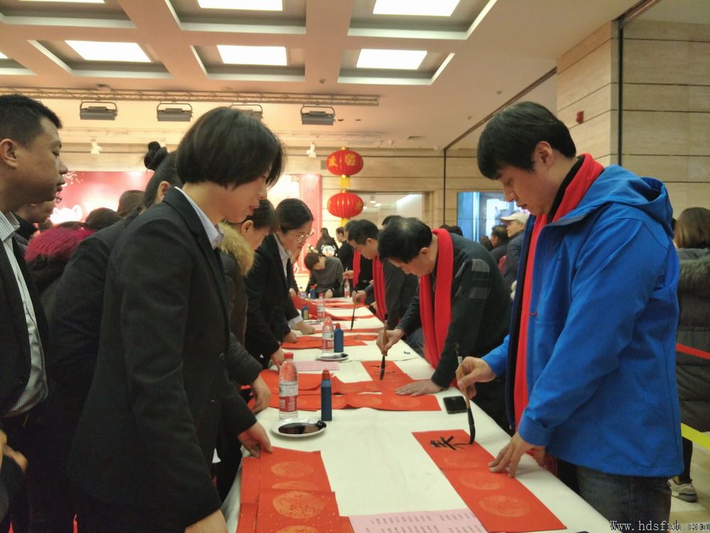 手写春联,年味更浓-邯郸书协开展“名家免费写春联、吉祥如意送回家”大型公益活动