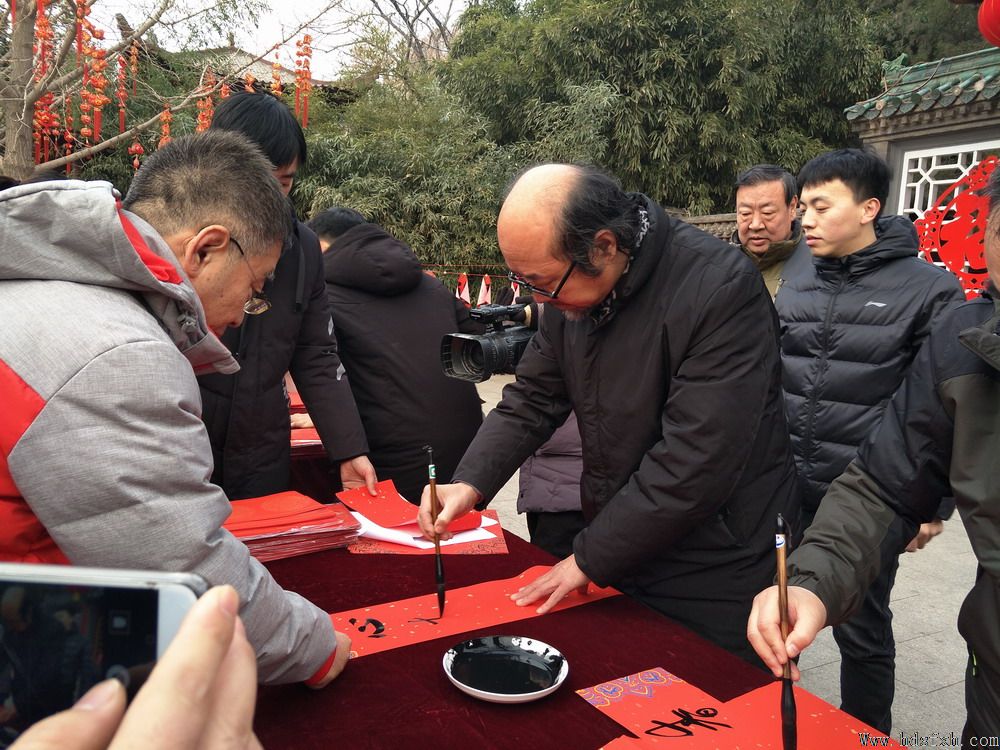 邯郸书协走进市城管局为民公益写春联送祝福