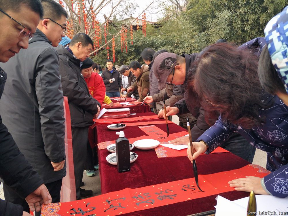 邯郸书协走进市城管局为民公益写春联送祝福