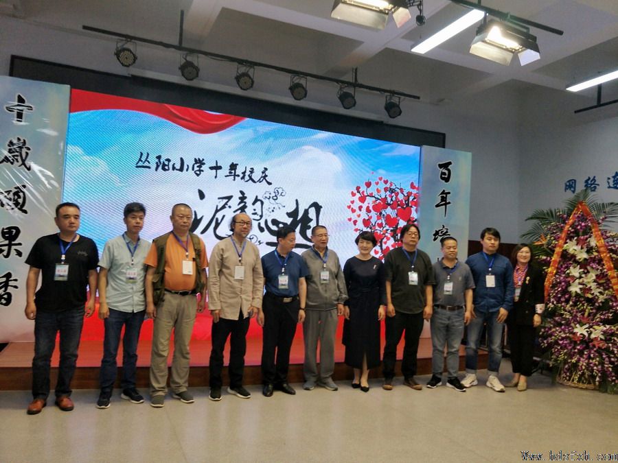 李琦向丛阳小学捐赠磁州窑天香瓘200件