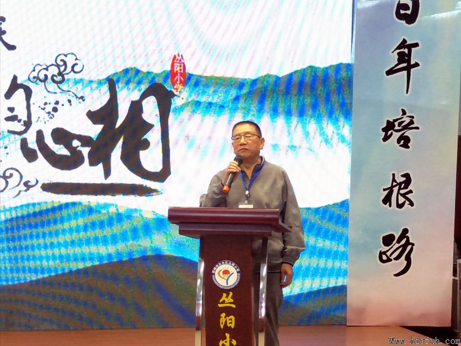 李琦向丛阳小学捐赠磁州窑天香瓘200件