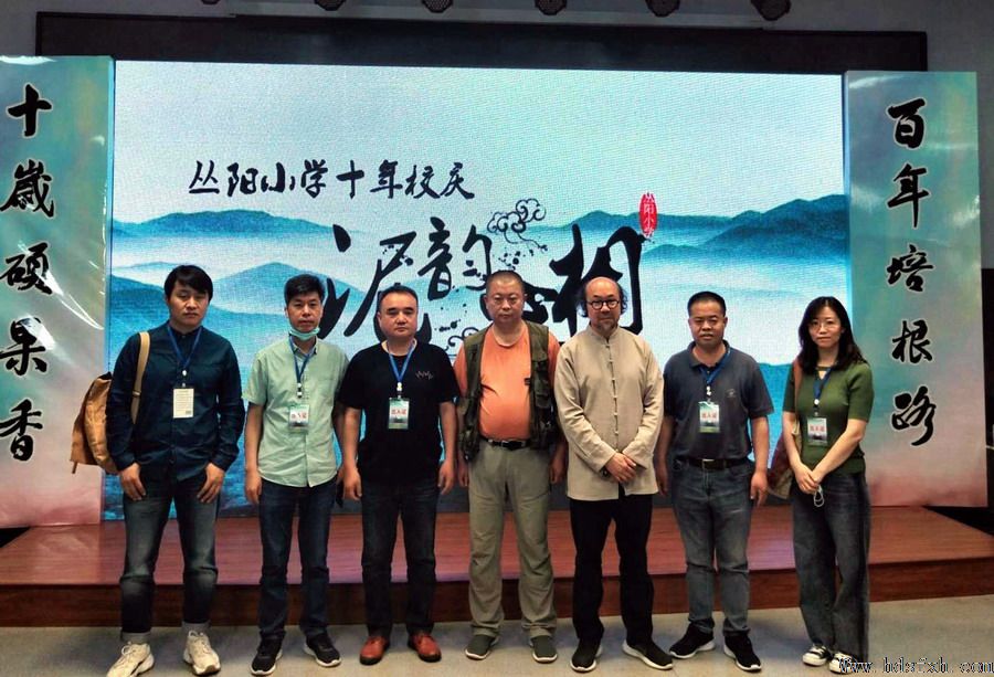 李琦向丛阳小学捐赠磁州窑天香瓘200件
