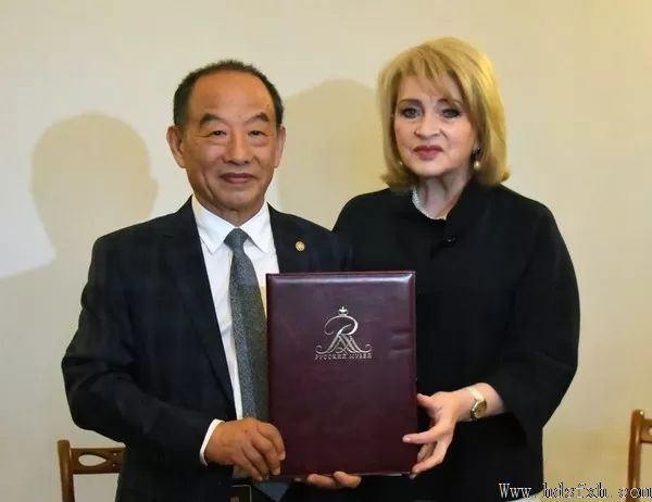 韩玉臣两幅油画作品被俄罗斯国家博物馆收藏