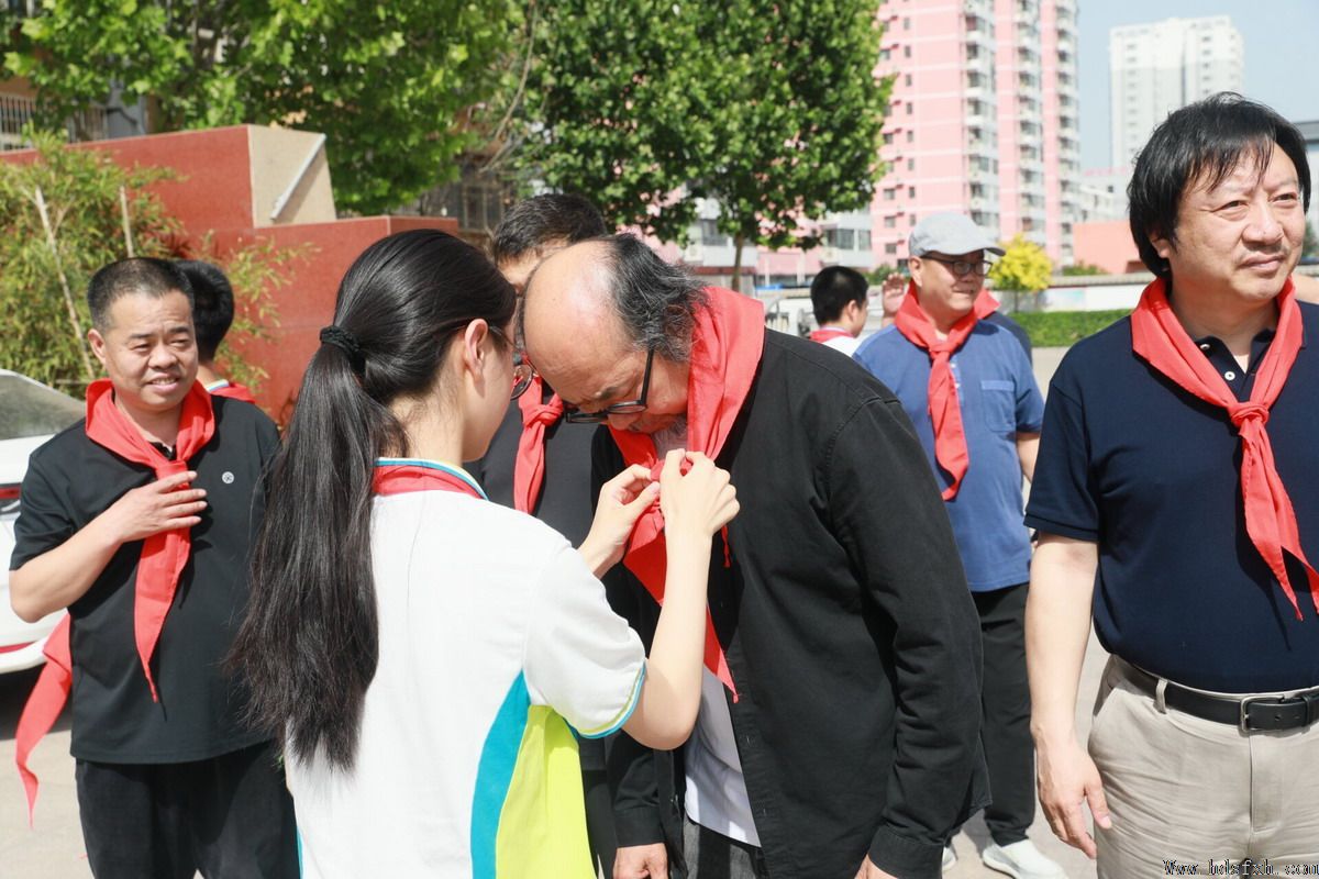 邯郸书协走进育华小学开展“文润童心 艺起成长”援教志愿活动