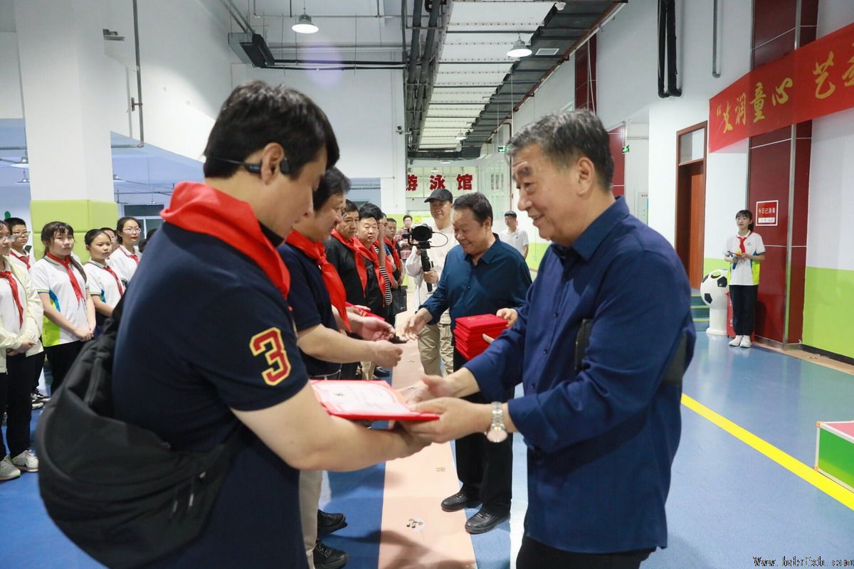 邯郸书协走进育华小学开展“文润童心 艺起成长”援教志愿活动