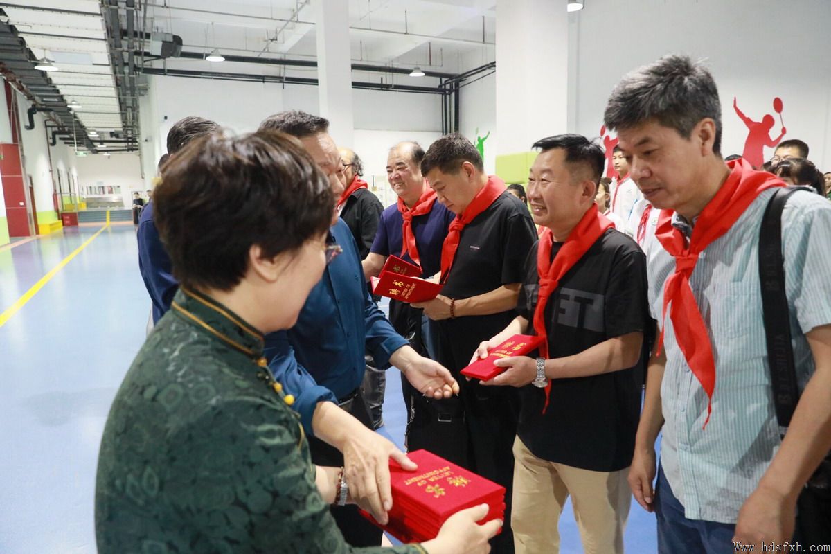 邯郸书协走进育华小学开展“文润童心 艺起成长”援教志愿活动