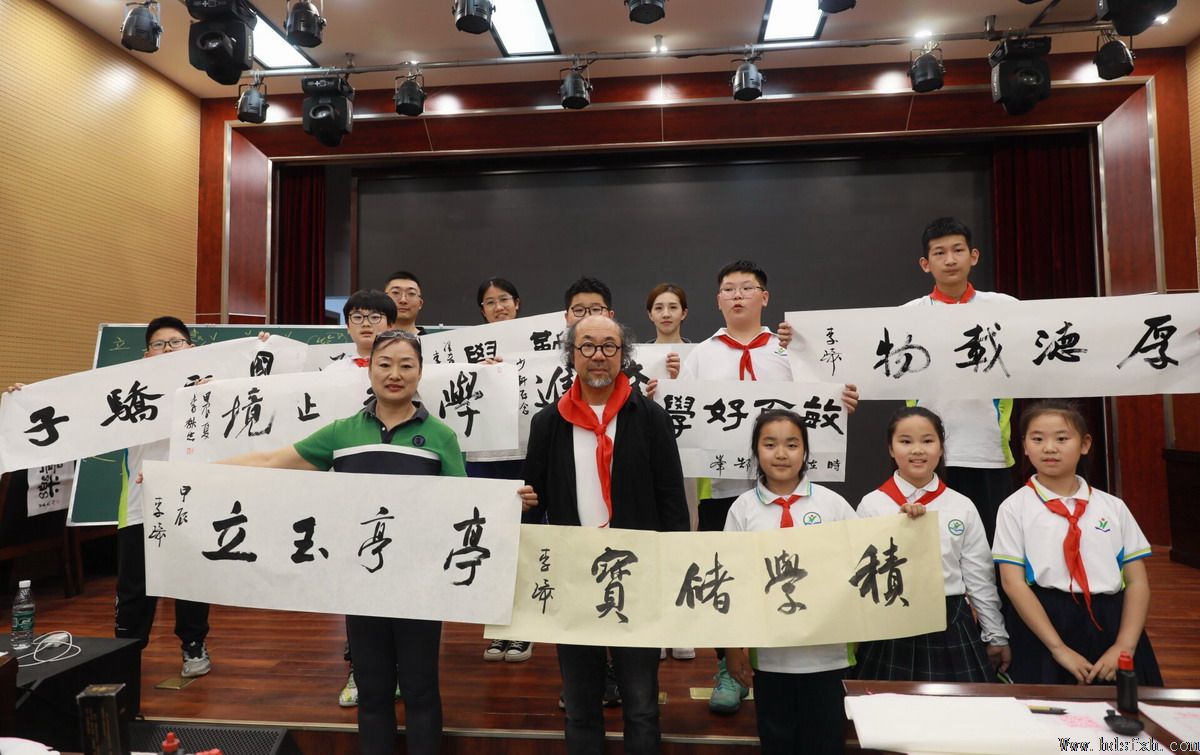 邯郸书协走进育华小学开展“文润童心 艺起成长”援教志愿活动