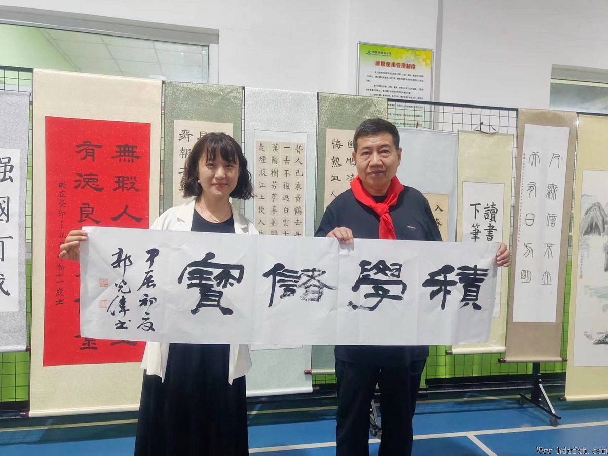 邯郸书协走进育华小学开展“文润童心 艺起成长”援教志愿活动