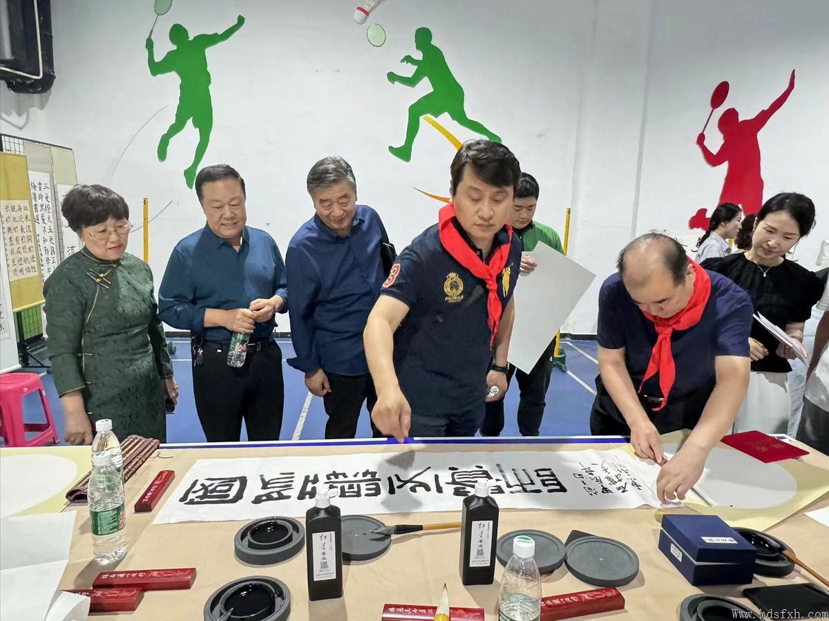 邯郸书协走进育华小学开展“文润童心 艺起成长”援教志愿活动