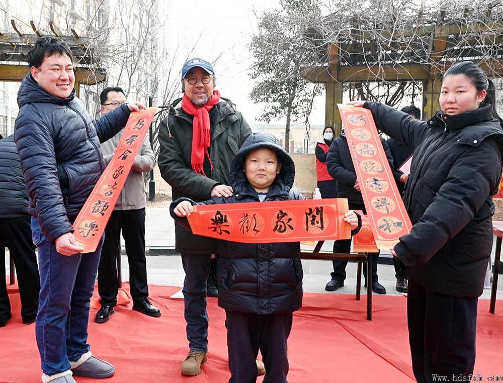 邯郸书协“万福迎春”公益活动走进经开区东方新城