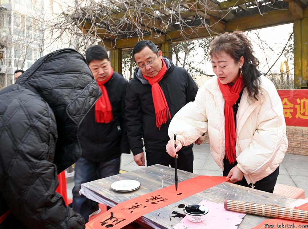 邯郸书协“万福迎春”公益活动走进经开区东方新城