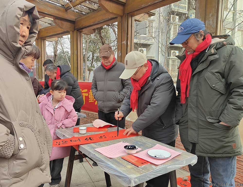 邯郸书协“万福迎春”公益活动走进经开区东方新城