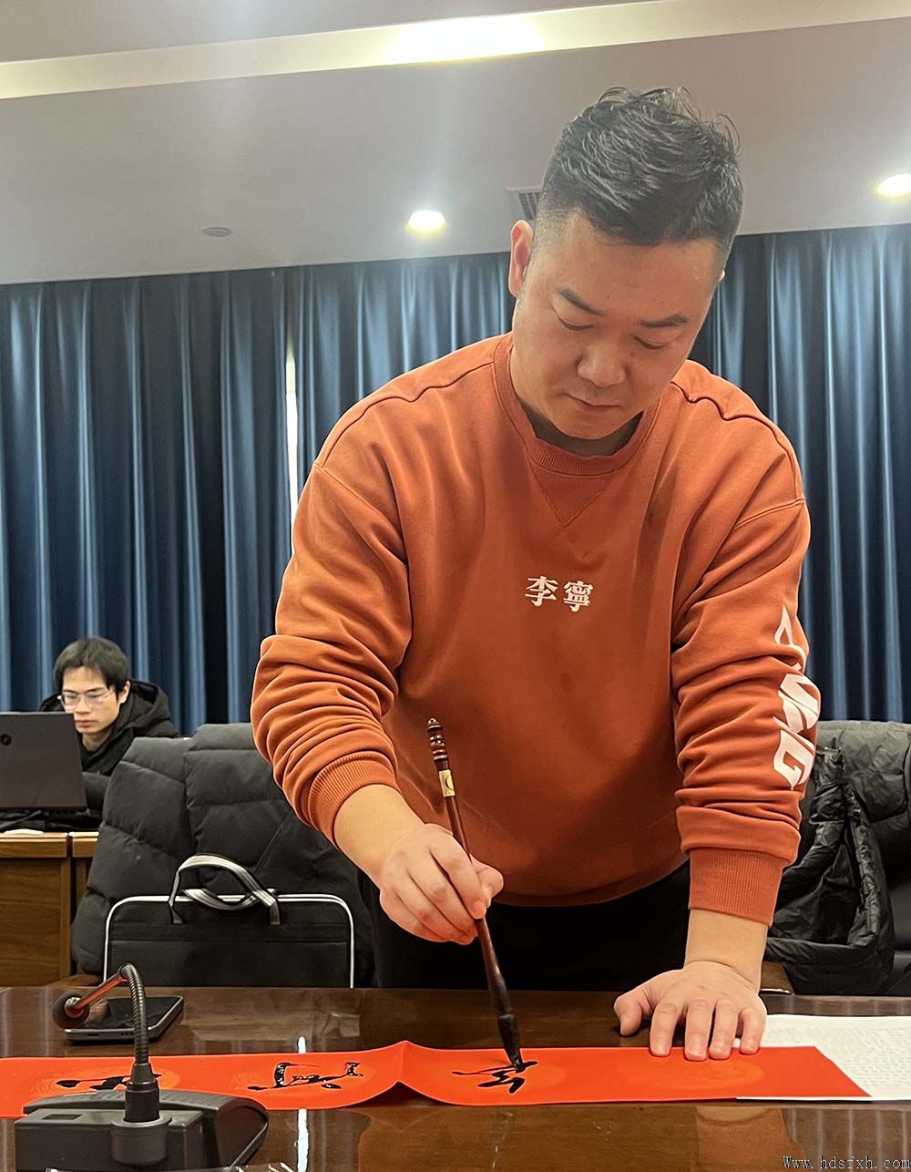 邯郸书协“新春特别行动-万福迎春”公益活动走进丛台区政府