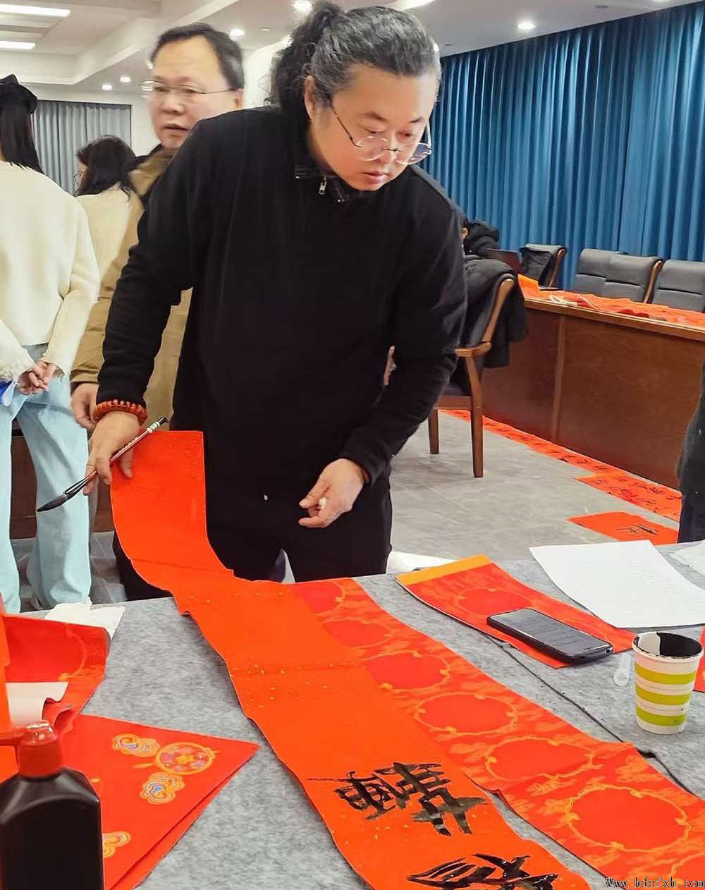 邯郸书协“新春特别行动-万福迎春”公益活动走进丛台区政府