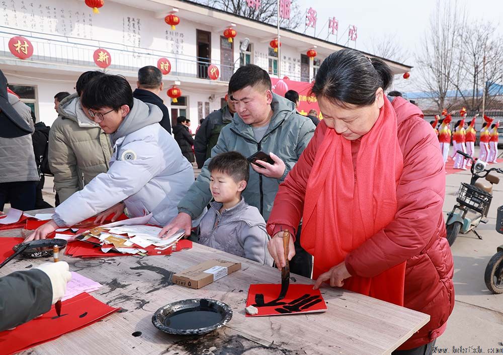 邯郸书协走进成安化店开展“万福迎春”公益活动