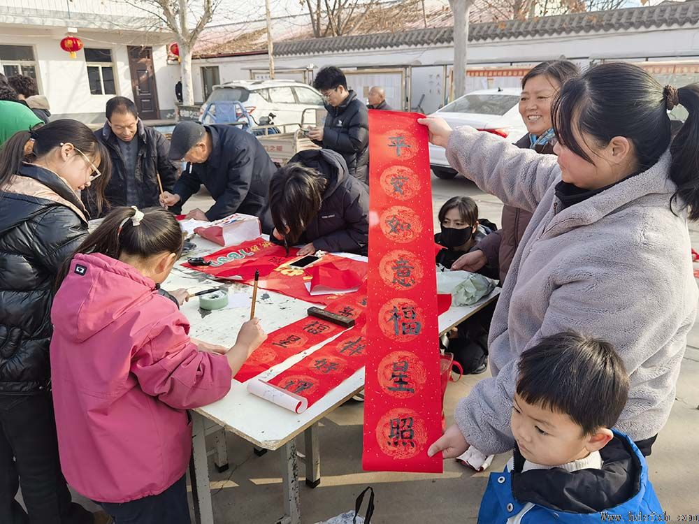 邯郸书协走进成安化店开展“万福迎春”公益活动