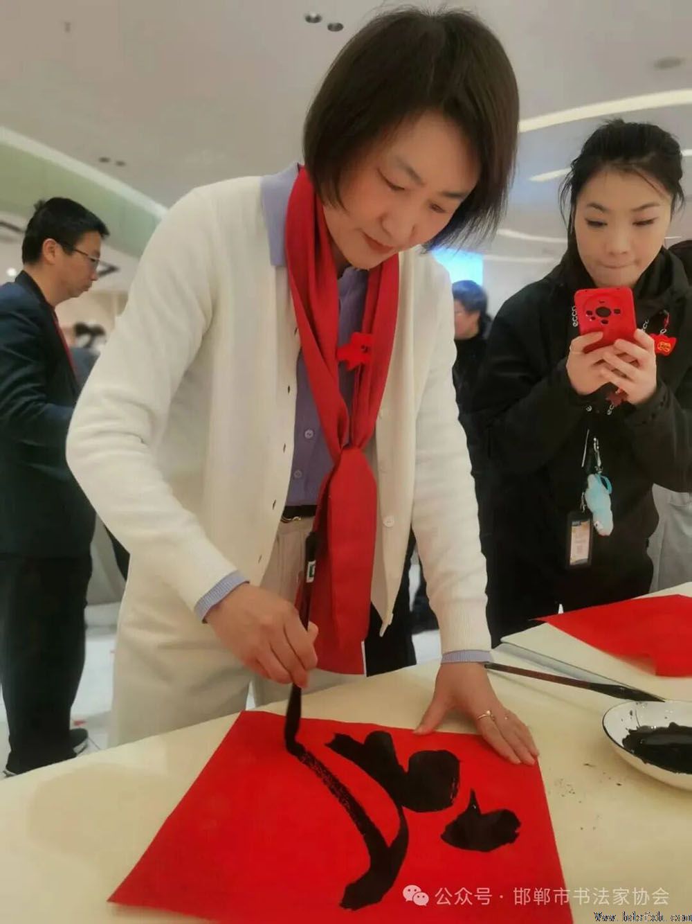 邯郸书协“新春特别行动-万福迎春”走进天鸿广场