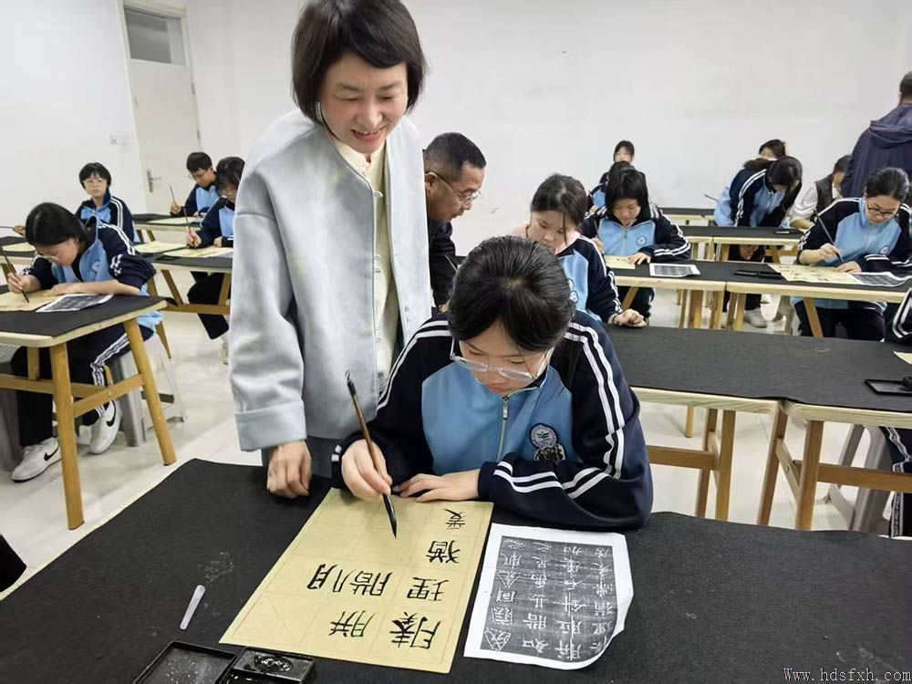 书香致远•墨韵校园—邯郸书协在复兴区三中举行“书香校园”授牌仪式