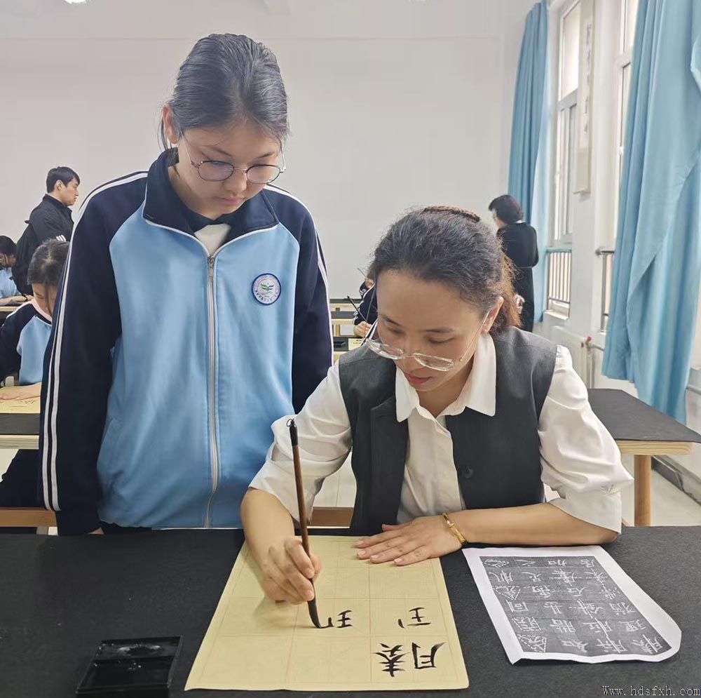 书香致远•墨韵校园—邯郸书协在复兴区三中举行“书香校园”授牌仪式