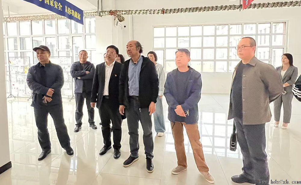 书香致远•墨韵校园—邯郸书协在复兴区三中举行“书香校园”授牌仪式