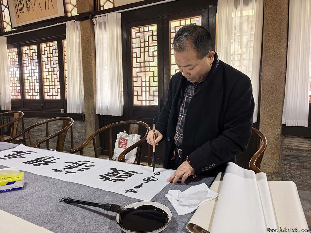 ������Э����ίԱ�Ḱ�䰲�á��Թ������Ͻ�ʯ�̡���ѧ�ɷ�